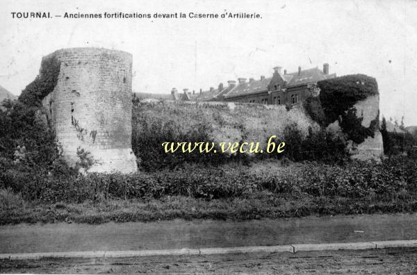 postkaart van Doornik Anciennes fortifications devant la caserne d'artillerie