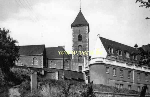 ancienne carte postale de Mont-Saint-Aubert En montant le sentier à Cailloux