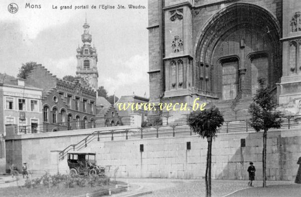 ancienne carte postale de Mons Le grand portail de l'église Sainte Waudru