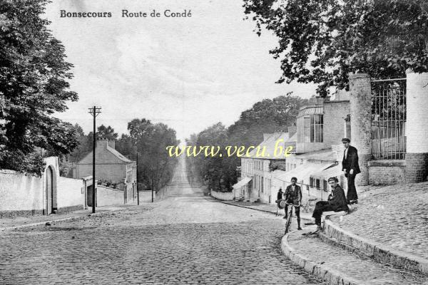 ancienne carte postale de Bonsecours Route de Condé (café de la Montagne derrière les messieurs)