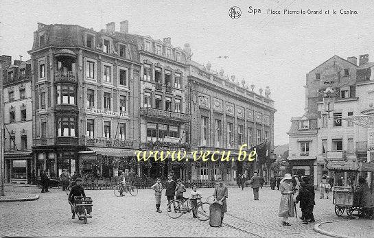ancienne carte postale de Spa Place Pierre-le-Grand et le Casino