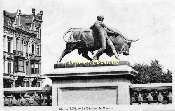 ancienne carte postale de Liège Statue Le taureau de Mignon (Dompteur de taureau) - Les Terrasses