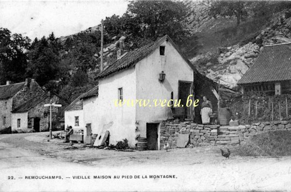 ancienne carte postale de Remouchamps Vieille maison au pied de la montagne