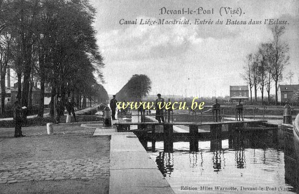ancienne carte postale de Visé Canal Liège-Maestricht. Entrée du Bateau dans l'écluse