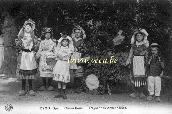 ancienne carte postale de Spa Corso fleuri - Paysannes Ardennaises