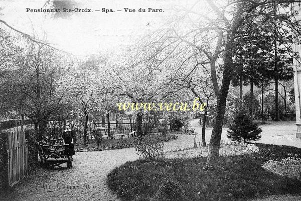 ancienne carte postale de Spa Pensionnat Sainte-Croix - vue du parc