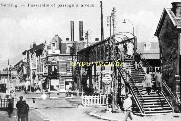 ancienne carte postale de Seraing Passerelle et passage à niveau