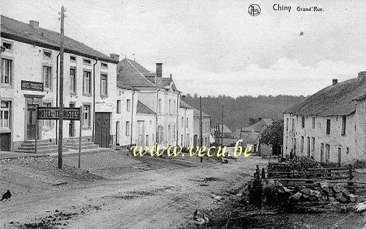 ancienne carte postale de Chiny Grand'Rue