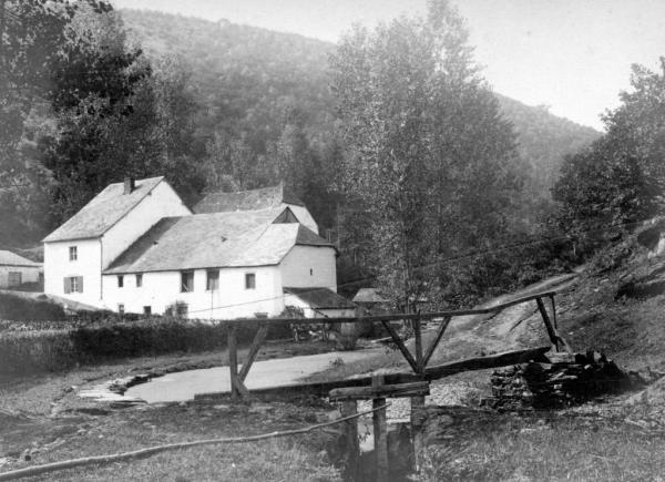 ancienne carte postale de Laroche Moulin  - Vallée de la Bronze.