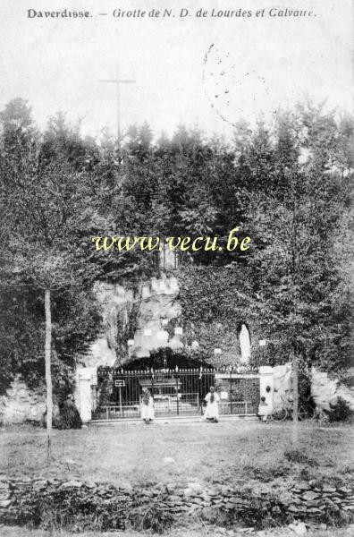 ancienne carte postale de Daverdisse Grotte de Notre Dame de Lourdes et calvaire