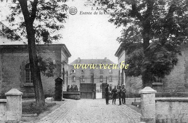 ancienne carte postale de Arlon Entrée de la caserne