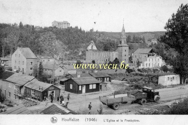 ancienne carte postale de Houffalize L'Eglise et le Presbytère