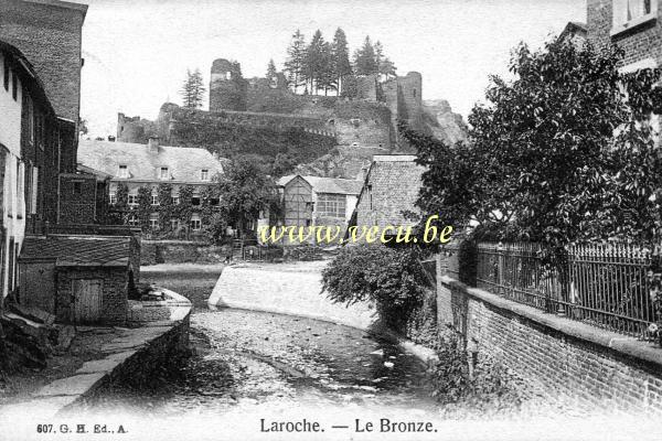 ancienne carte postale de Laroche Le Bronze avec vue sur le vieux Château