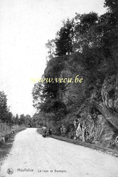 ancienne carte postale de Houffalize La Route de Bastogne
