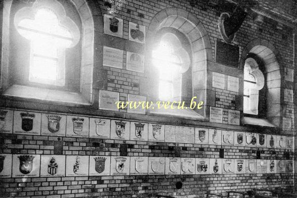 ancienne carte postale de Champlon La Converserie - Intérieur de la Chapelle, côté droit.