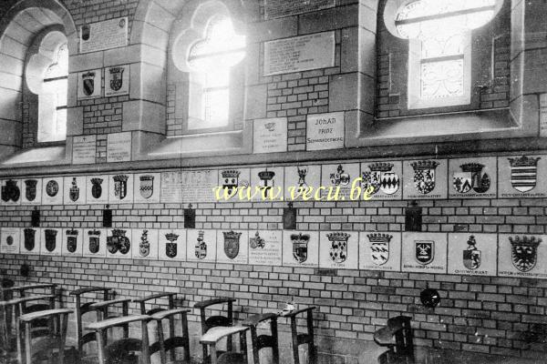 ancienne carte postale de Champlon La Converserie - Intérieur de la Chapelle, côté gauche.