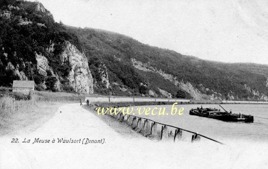 ancienne carte postale de Waulsort La Meuse à Waulsorrt.