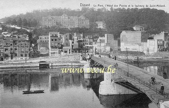 ancienne carte postale de Dinant Le Pont, l'Hôtel des Postes et le faubourg de St Médard