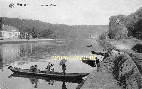 ancienne carte postale de Waulsort Le passage d'eau