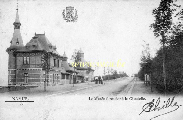 ancienne carte postale de Namur Le musée forestier à la citadelle