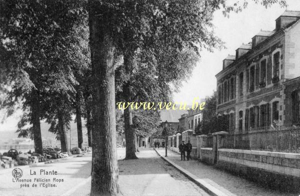 ancienne carte postale de Namur L'avenue Félicien Rops  près de l'église