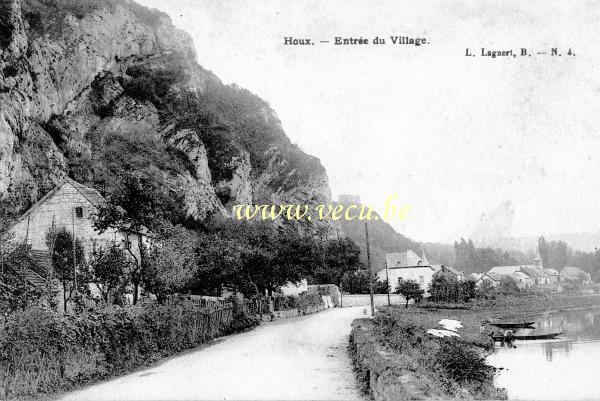 ancienne carte postale de Houx Entrée du village