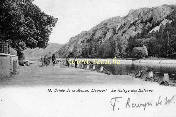 ancienne carte postale de Waulsort Vallée de la Meuse. Waulsort. Le Halage des bateaux