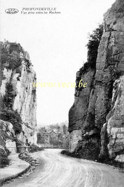 ancienne carte postale de Profondeville Vue prise entre les rochers