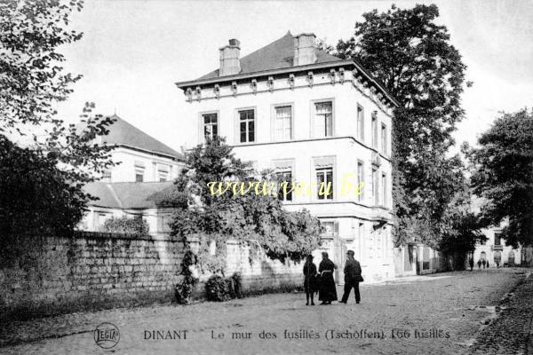 ancienne carte postale de Dinant Le mur des fusillés (Tschoffen)