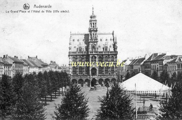 ancienne carte postale de Audenarde La Grand Place et l'hôtel de ville