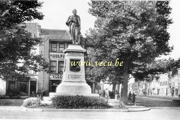 ancienne carte postale de Eecloo Statue K.L. Ledeganck