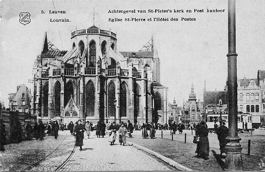 ancienne carte postale de Louvain Eglise St Pierre et l'Hôtel des Postes