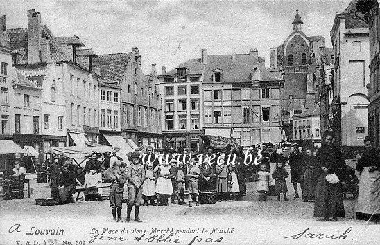 ancienne carte postale de Louvain La Place du vieux Marché pendant le marché