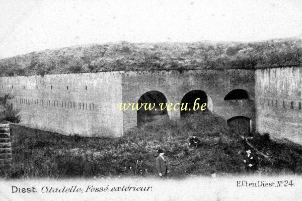 ancienne carte postale de Diest Citadelle - Fossé extérieur