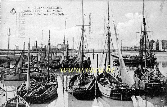 ancienne carte postale de Blankenberge L'entrée du port - Les Voiliers