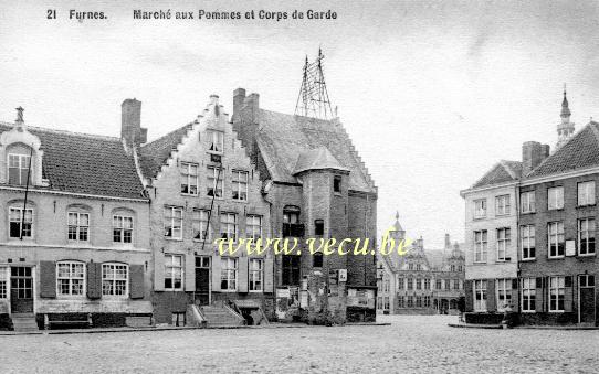 ancienne carte postale de Furnes Marché aux pommes et corps de garde