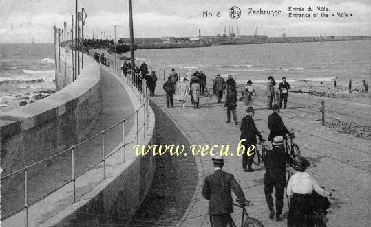 ancienne carte postale de Zeebruges entrée du môle