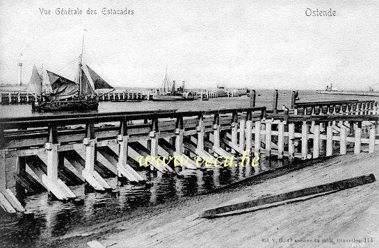 ancienne carte postale de Ostende Vue générale des Estacades