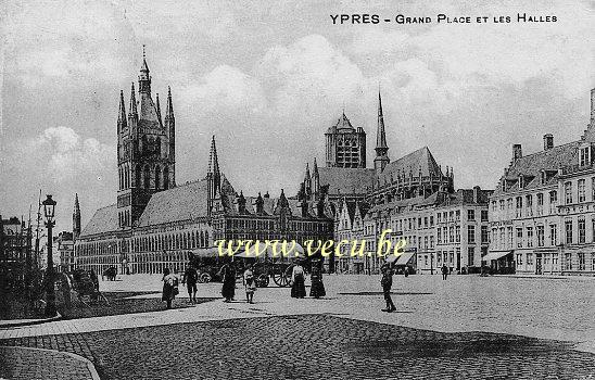 ancienne carte postale de Ypres Grand Place et les Halles