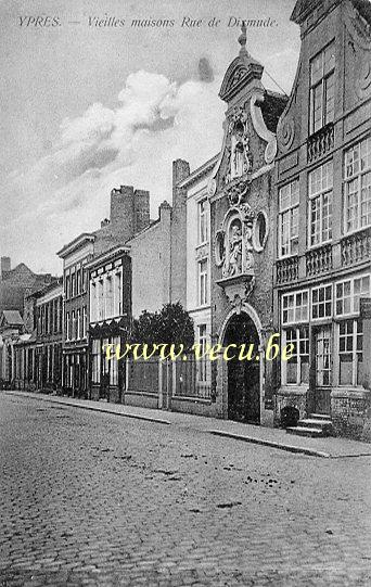 ancienne carte postale de Ypres Vieilles maisons rue de Dixmude
