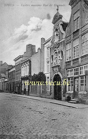 ancienne carte postale de Ypres Vieilles maisons rue de Dixmude