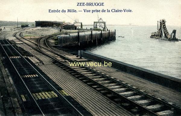 ancienne carte postale de Zeebruges Entrée du môle. Vue prise de la claire-voie.