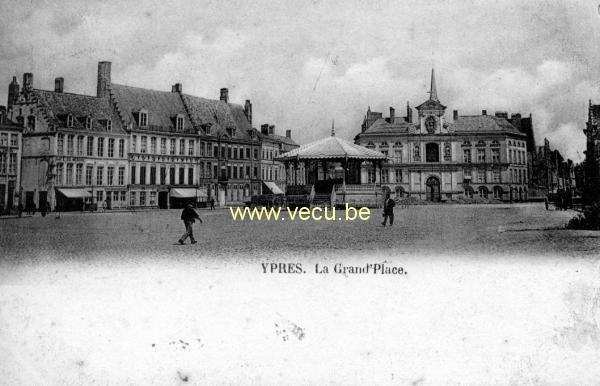 ancienne carte postale de Ypres La Grand Place