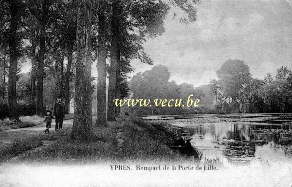ancienne carte postale de Ypres Rempart de la porte de Lille
