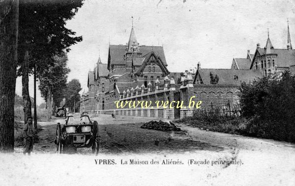 ancienne carte postale de Ypres La maison des aliénés (Façade principale).