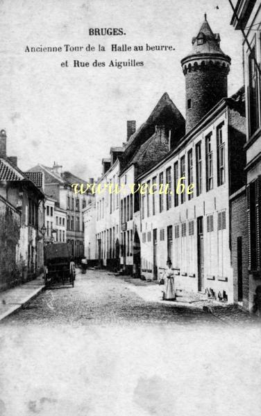 ancienne carte postale de Bruges Ancienne Tour de la Halle au beurre et rue des Aiguilles