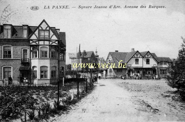 ancienne carte postale de La Panne Square Jeanne d'Arc. Avenue des barques.