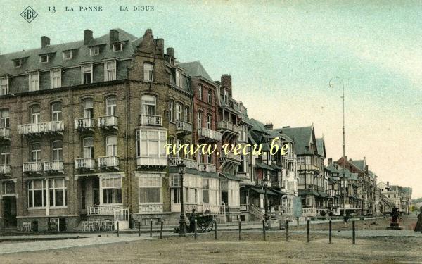 ancienne carte postale de La Panne La digue à hauteur de l'hôtel Terlinck