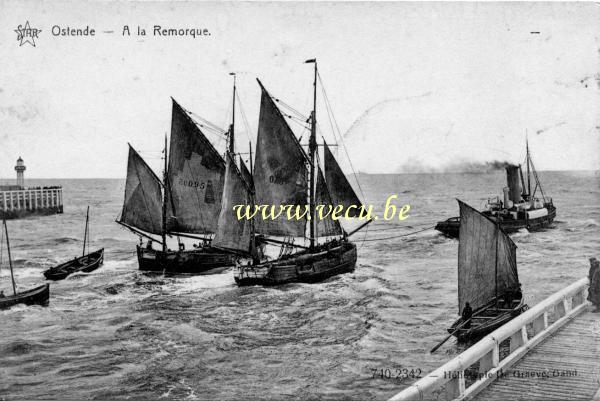 ancienne carte postale de Ostende A la remorque