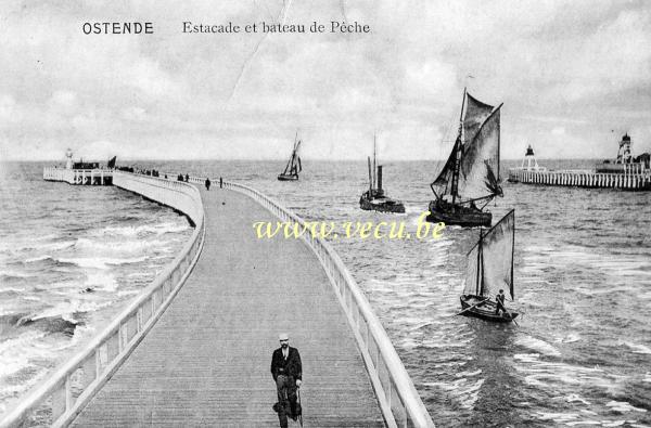 ancienne carte postale de Ostende Estacade et bateau de pêche